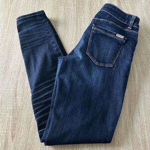 NWOT … WHITE HOUSE “Black Market” Skinny Leg Distressed Jeans